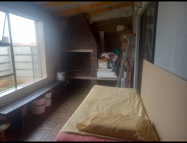 2 BEDROOM FREEHOLD FOR SALE IN CRYSTAL PARK